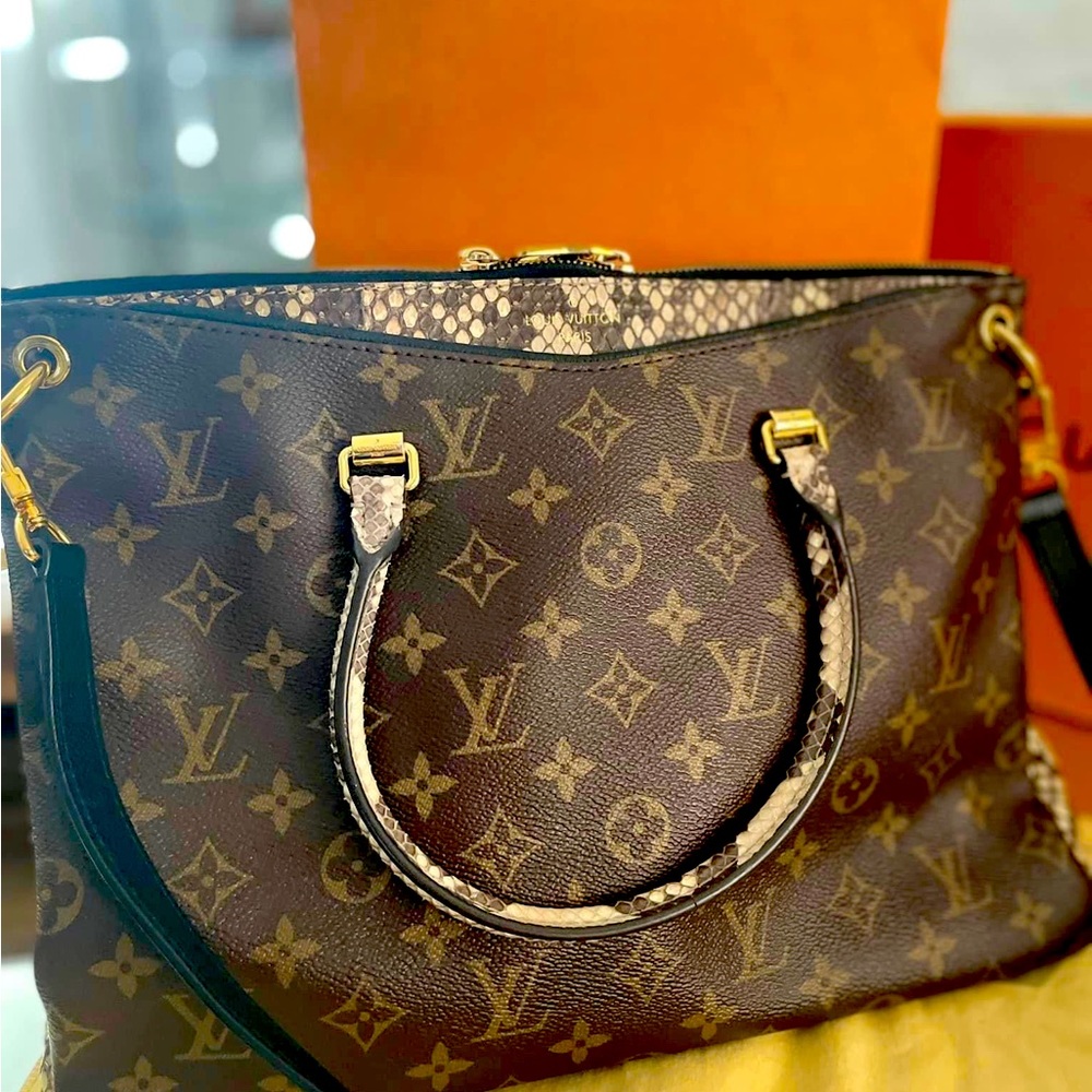 Super Rare Mint Condition Python Pallas - image 1